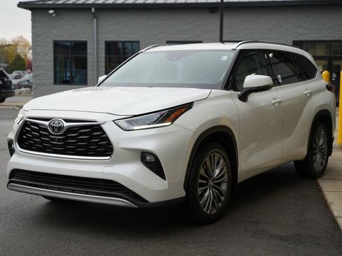 Used 2021 Toyota Highlander Platinum image 6