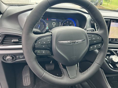 New 2026 Chrysler Pacifica Limited w/ S Appearance Package image 12