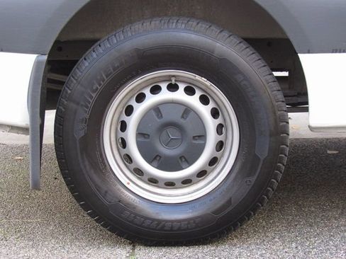 Used 2024 Mercedes-Benz Sprinter 2500 image 34