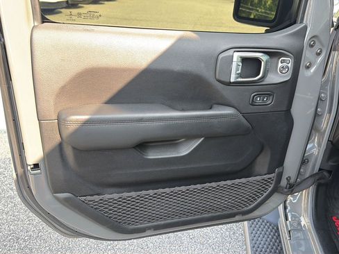 Used 2021 Jeep Wrangler Unlimited Sahara AWD/4WD image 16