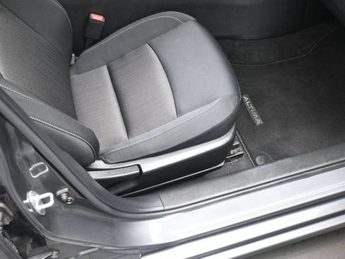 Used 2025 Nissan Altima 2.5 SV AWD/4WD image 41
