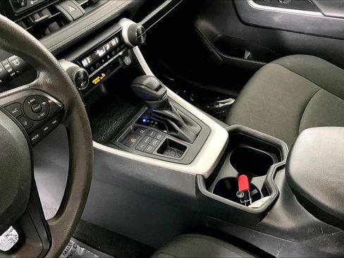 Used 2021 Toyota RAV4 XLE image 17