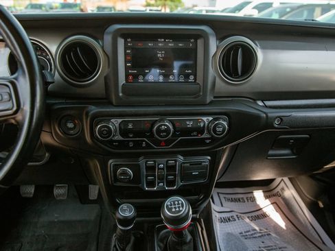 Used 2021 Jeep Gladiator Sport AWD/4WD image 15