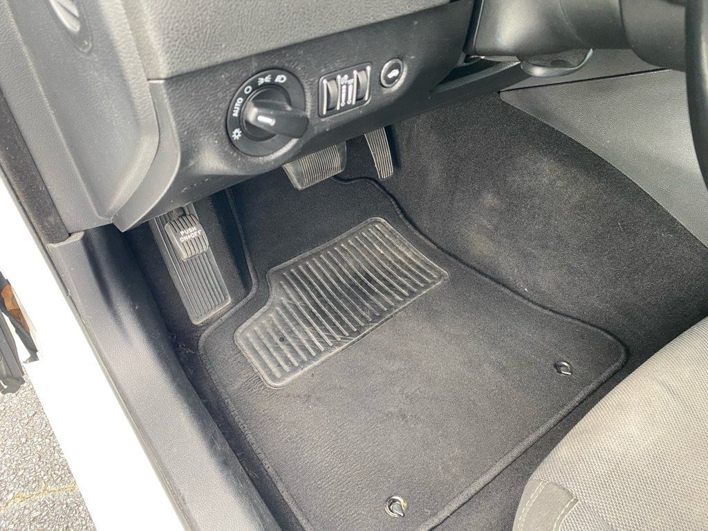 Used 2020 Dodge Charger SXT RWD image 34