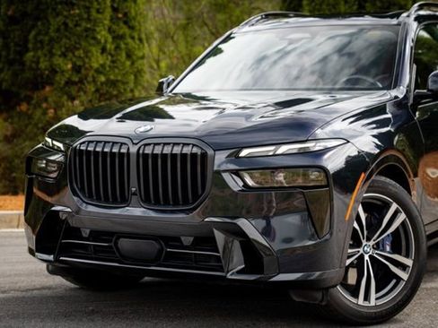Used 2023 BMW X7 xDrive40i w/ Executive Package image 2