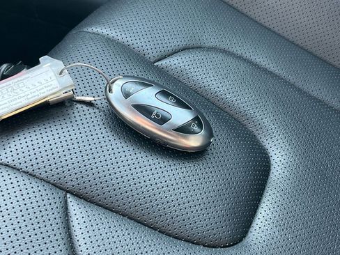 Used 2025 Hyundai Elantra Limited image 21