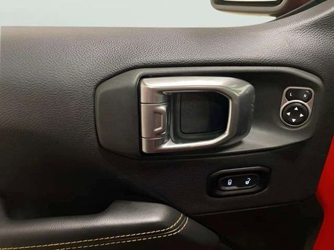 Used 2025 Jeep Wrangler Unlimited Sahara w/ Safety Group image 25