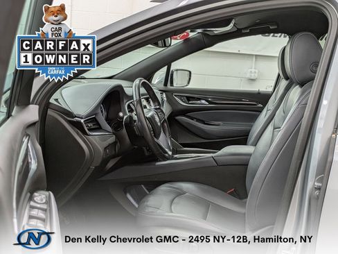 Used 2023 Buick Enclave Essence AWD/4WD image 3