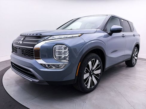 New 2026 Mitsubishi Outlander SE image 3