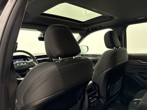 New 2025 Jeep Grand Cherokee Laredo X w/ Luxury Tech Group I image 18