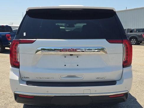 Used 2023 GMC Yukon SLT AWD/4WD image 4