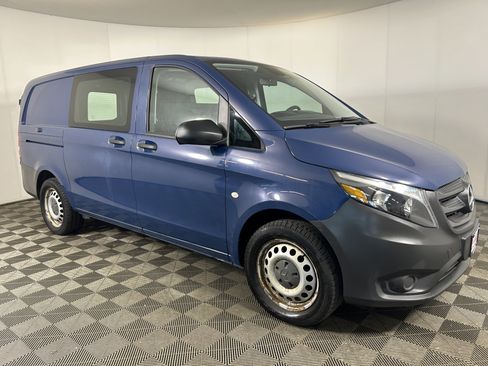 Used 2019 Mercedes-Benz Metris image 4