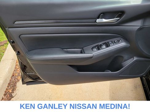 Certified 2025 Nissan Altima 2.5 SV FWD image 38