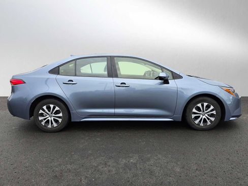 Used 2022 Toyota Corolla LE image 2