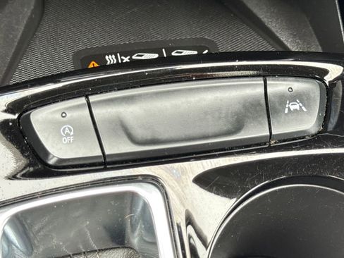 Used 2024 Chevrolet Trax LT w/ Sunroof Package FWD image 47