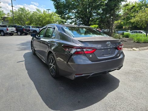 Used 2022 Toyota Camry SE w/ Cold Weather Package AWD/4WD image 5