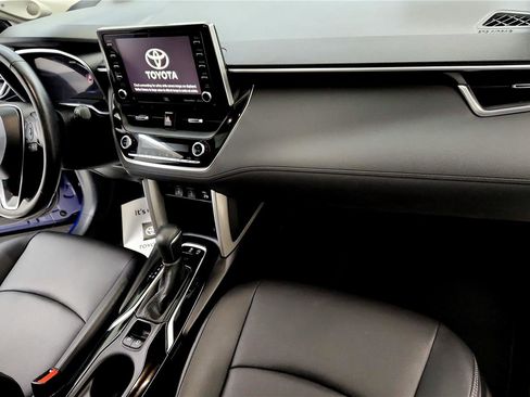 Certified 2022 Toyota Corolla Cross XLE image 25
