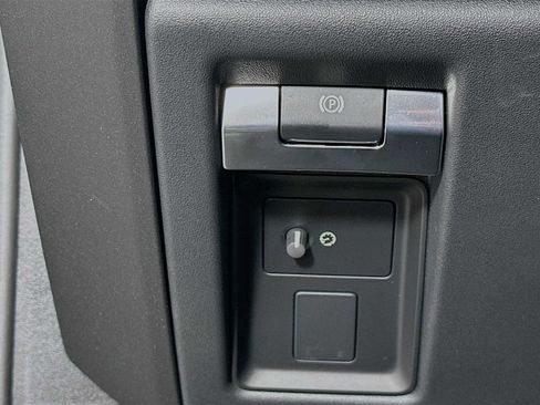 Used 2024 Land Rover Defender 90 Carpathian Edition image 14