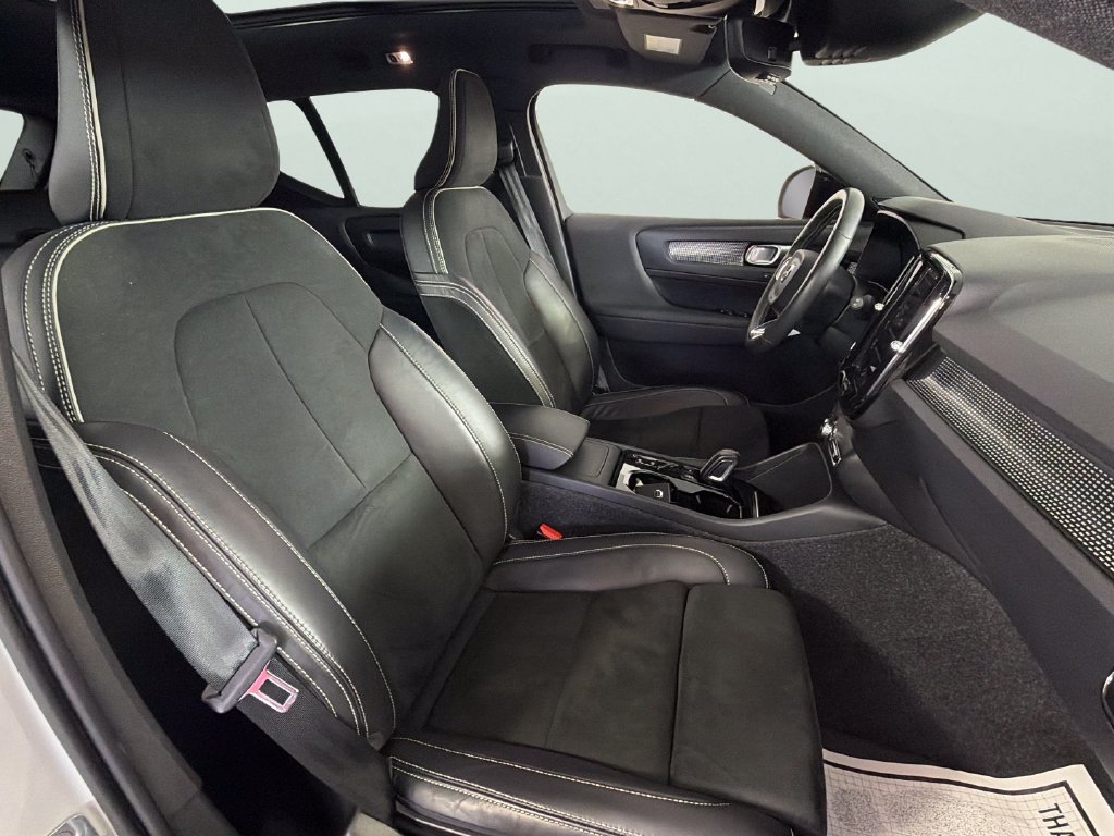 Used 2021 Volvo XC40 T4 R-Design w/ Advanced Package FWD image 33