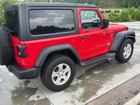 Used 2019 Jeep Wrangler Sport AWD/4WD image 3