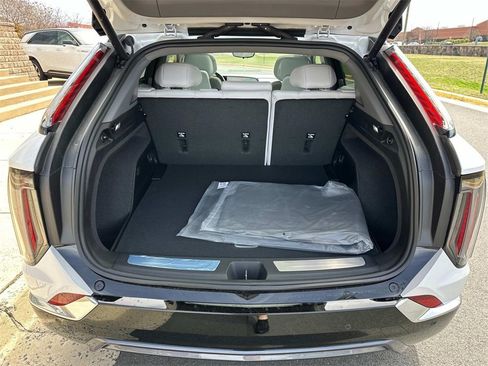 New 2025 Cadillac Optiq Luxury 1 image 12