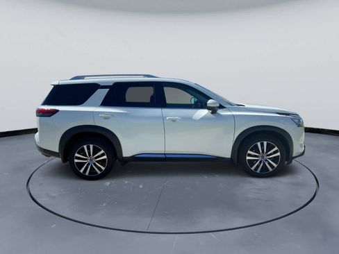 Used 2023 Nissan Pathfinder Platinum AWD/4WD image 6