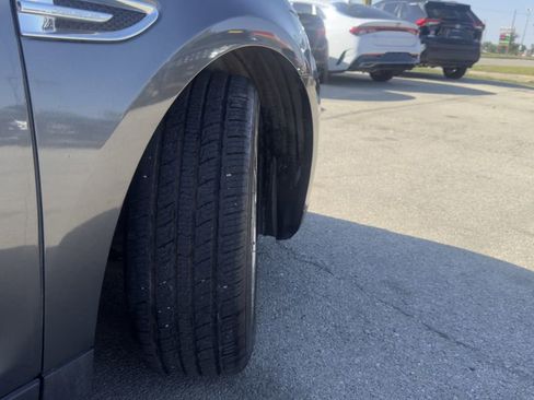 Used 2017 Ford Taurus SEL image 10