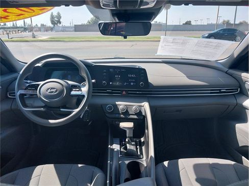 Used 2024 Hyundai Elantra SE FWD image 11
