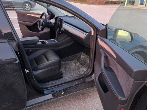 Used 2024 Tesla Model Y Long Range image 18