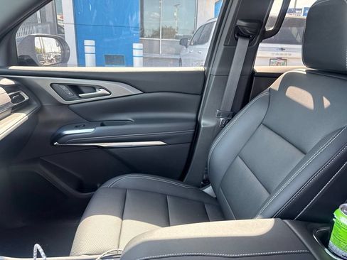 Used 2026 Chevrolet Traverse LT w/ Midnight/Sport Edition FWD image 18