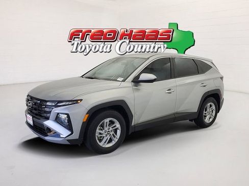 Used 2025 Hyundai Tucson SE FWD image 1