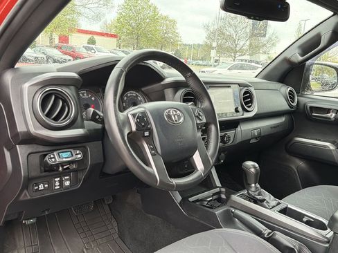 Used 2017 Toyota Tacoma TRD Off-Road w/ Tow Package image 10