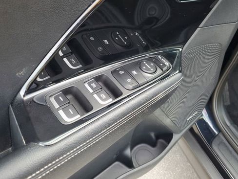 Used 2022 Kia Niro EX image 17