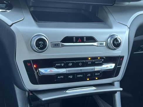 Certified 2022 Ford Explorer XLT w/ Class IV Trailer Tow Package AWD/4WD image 26