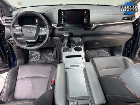 Used 2022 Toyota Sienna XSE image 17
