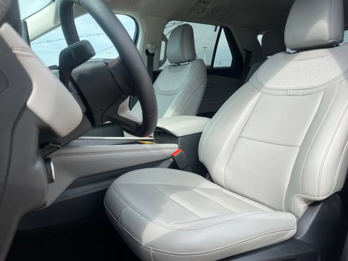 Used 2025 Ford Explorer Active w/ Active Comfort Package RWD image 8