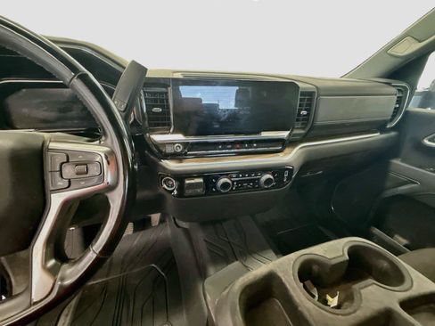 Used 2026 Chevrolet Silverado 2500 LT w/ Convenience Package AWD/4WD image 3