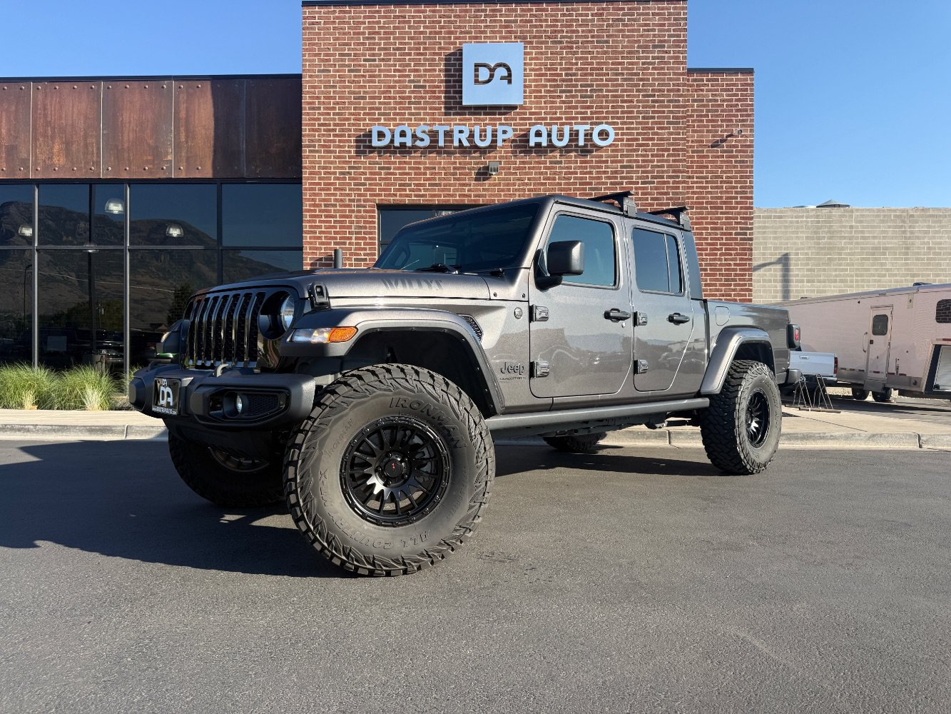 Used 2023 Jeep Gladiator Sport AWD/4WD image 1