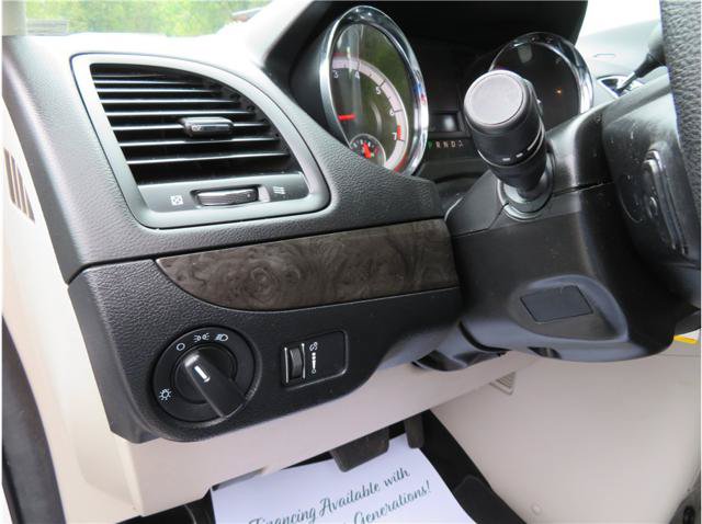 Used 2019 Dodge Grand Caravan SE FWD image 9