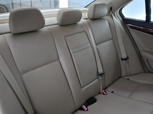 Used 2010 Mercedes-Benz C 300 Sport image 33