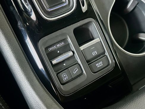 Used 2023 Honda Pilot Touring image 25