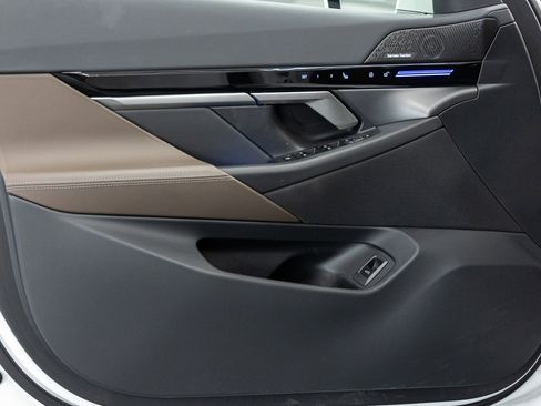 Used 2024 BMW 530i xDrive w/ Premium Package image 22