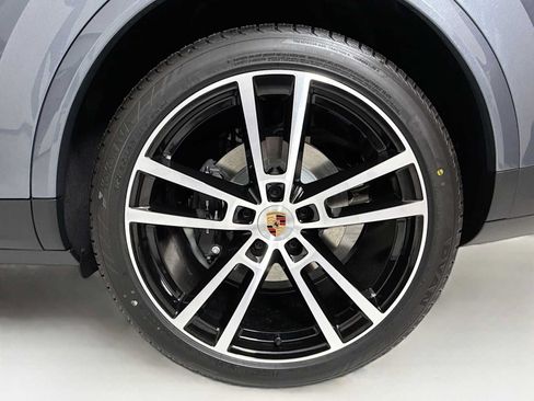 New 2026 Porsche Cayenne Coupe AWD/4WD image 33