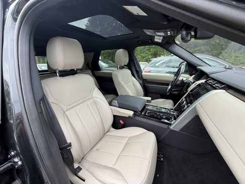 Used 2018 Land Rover Discovery HSE AWD/4WD image 29