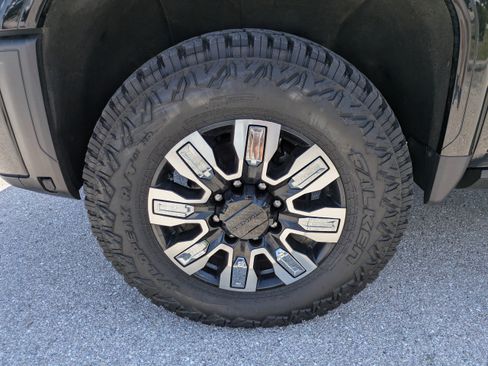 Used 2024 GMC Sierra 2500 Denali w/ Denali Reserve Package AWD/4WD image 11