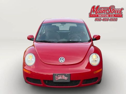 Used 2010 Volkswagen Beetle Coupe FWD image 2