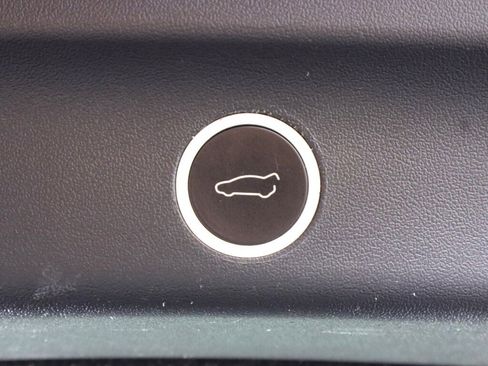 Used 2020 Tesla Model Y Long Range image 35