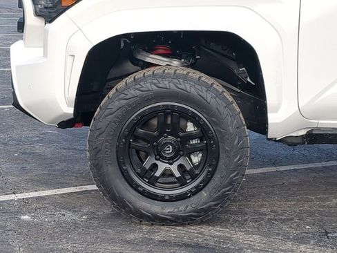 Used 2025 Toyota Tacoma SR5 image 7