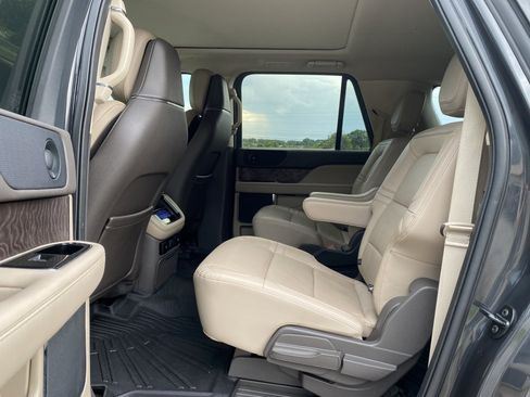 Used 2022 Lincoln Navigator L Reserve RWD image 19