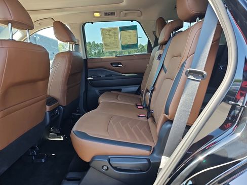 Used 2024 Nissan Pathfinder Platinum w/ Cargo Package image 19